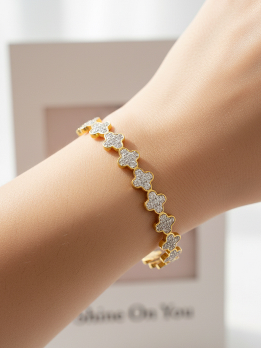 SHINE BEAM CLOVER BANGLE