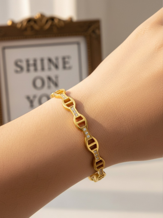 GOLDEN AXIS BANGLE