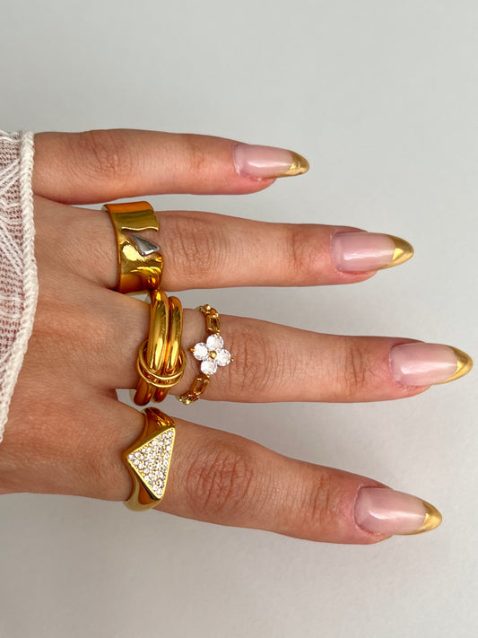 LUVENNE CLOVER RING